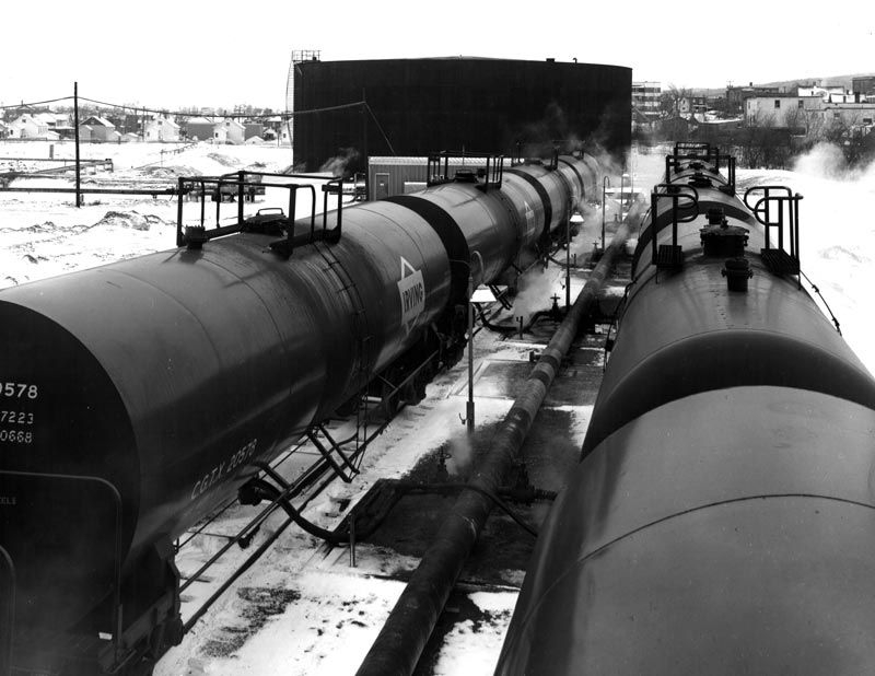 oil tank cars getting filled.jpg